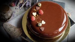 Дзеркальна глазур для торта – 5 рецептів та корисні поради приготування і зберігання