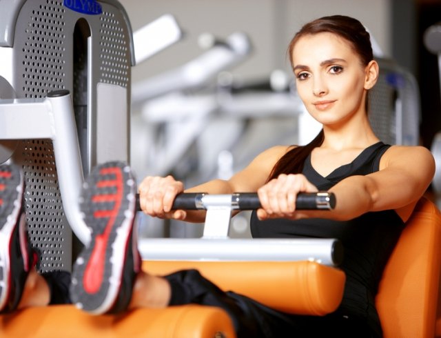 Про швидкому схудненні в спортзалі жінкам: тренування в залі для дівчат без тренера