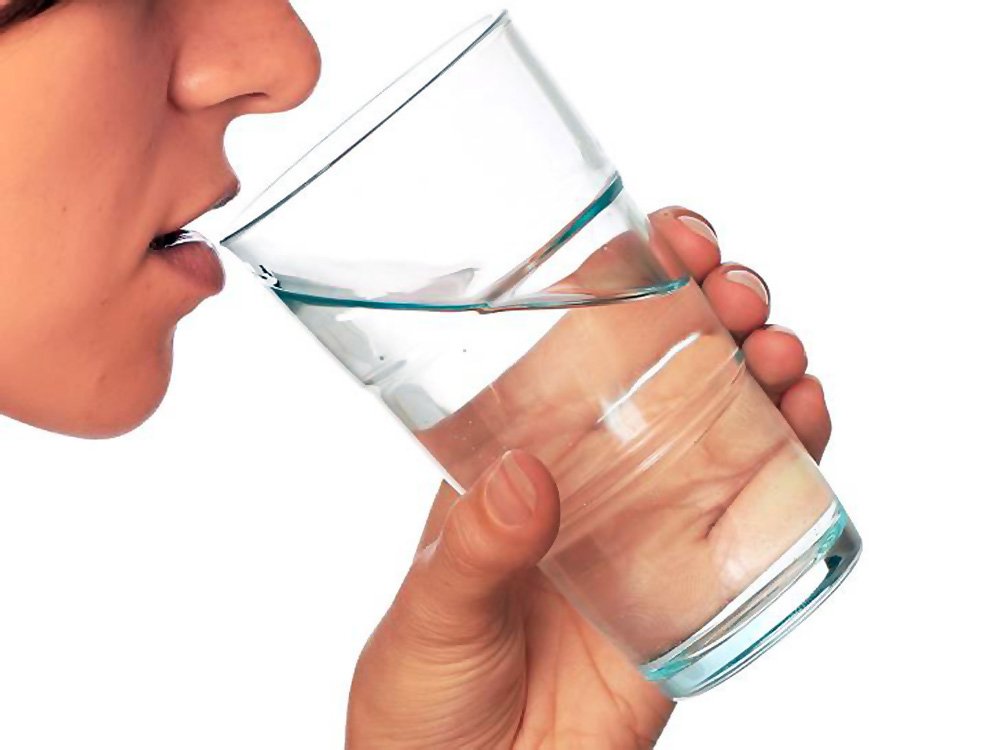 Про схуднення якщо випивати багато води: можна пити воду на ніч і навіщо