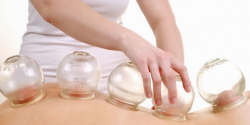Про вакуумному масажі живота і антицелюлітному масажі боків за допомогою банок