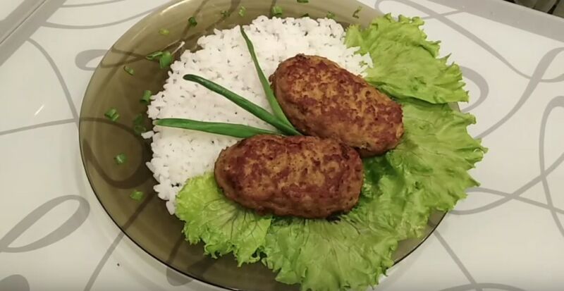 Мясні зрази з начинкою з грибів та з яєць — 6 покрокових рецептів в духовці на сковороді