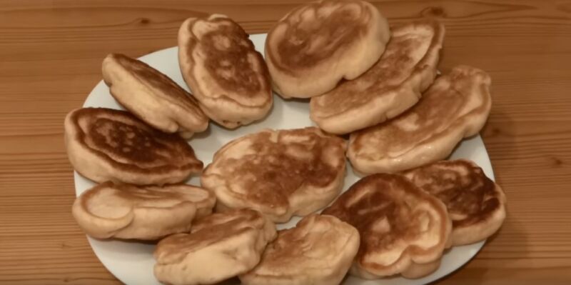Пишні оладки на кефірі: 5 кращих покрокових рецептів