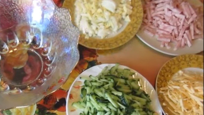 Салати на день народження: прості і смачні рецепти салатів для дня народження