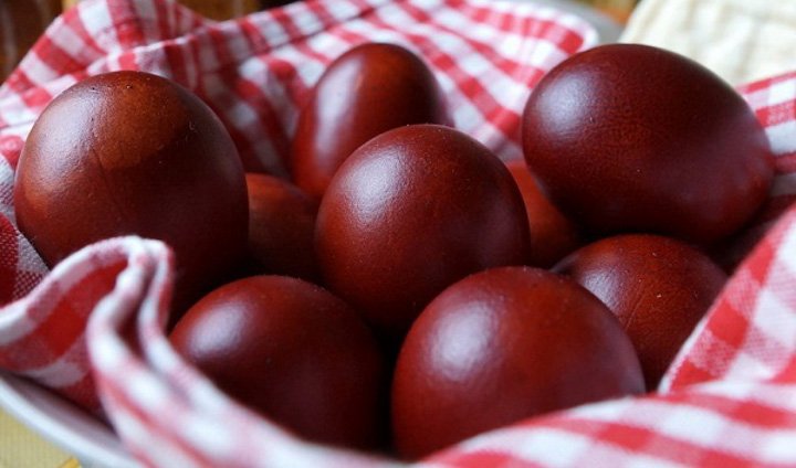 7 способів фарбування яєць на Великдень цибулевої лушпинням
