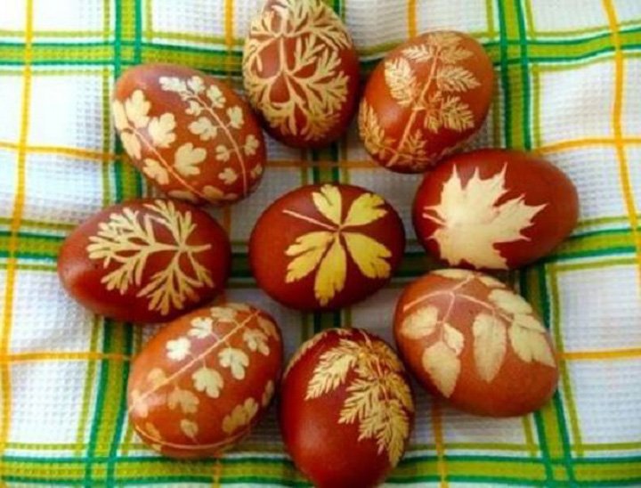 Як фарбувати яйця натуральними барвниками на Великдень: 8 способів