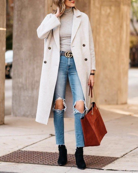 З чим носити джинси рвані: тенденції 2022, фото стильних сполучень