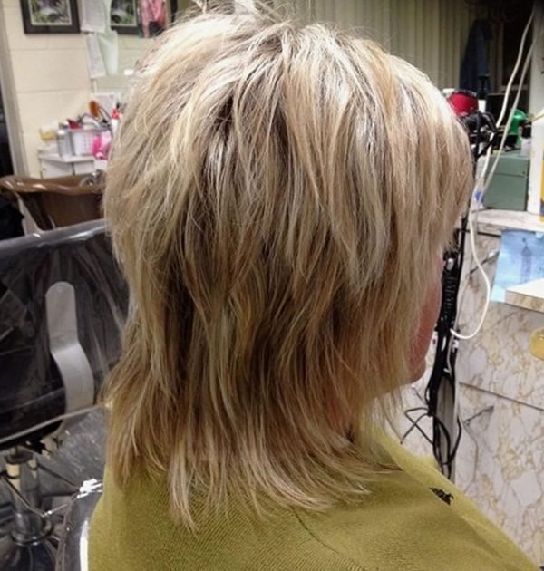 Стрижки на середні волосся 2022 – жіночі, фото після 50