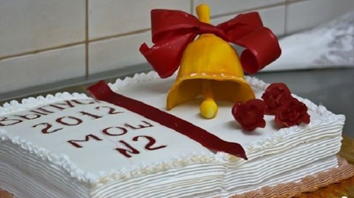10 найбільш смачних тортів на випускний, які легко зробити своїми руками
