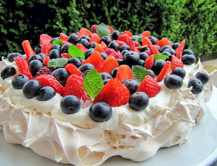 10 божественно смачних тортів на День народження своїми руками