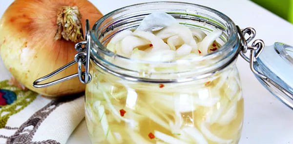 Маринований цибулю в оцті — швидкі рецепти для закуски, салату, до шашлику