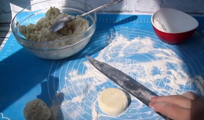Сирники із сиру на сковороді: класичні рецепти пишних сирників