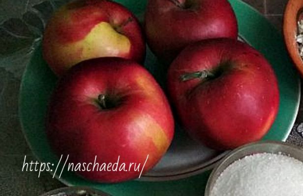 Шарлотка з яблуками і сметаною — мій простий рецепт в духовці