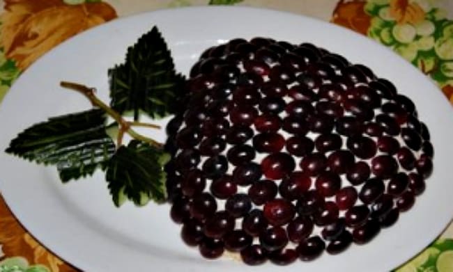 Салат Тіффані: 7 рецептів салату з куркою і виноградом