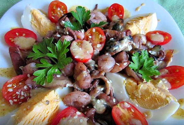 Салат з морським коктейлем — дуже смачні рецепти на святковий стіл