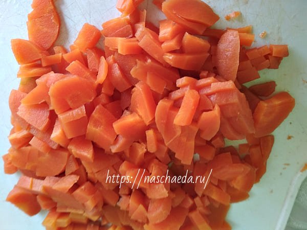 Салати з копченою ковбасою і свіжим огірком — страви швидкого приготування