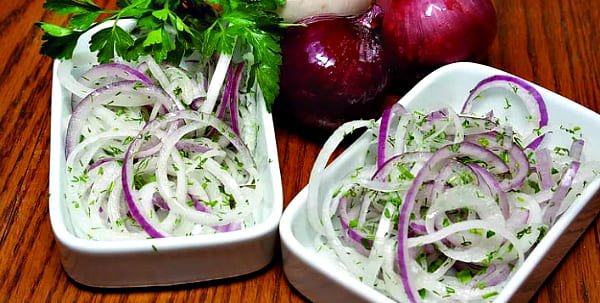 Маринований цибулю в оцті — швидкі рецепти для закуски, салату, до шашлику