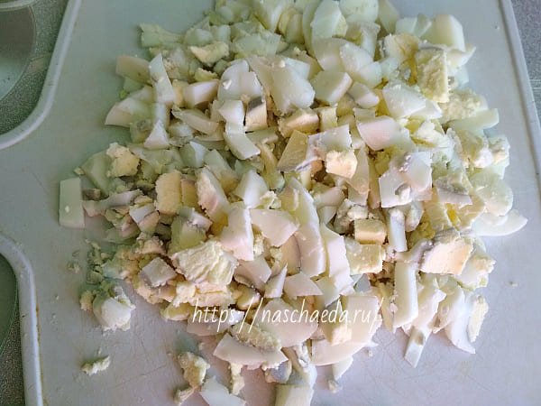 Салати з копченою ковбасою і свіжим огірком — страви швидкого приготування