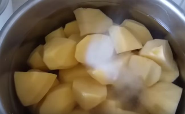 Картопляна запіканка з фаршем в духовці