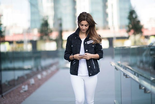 Джинсова куртка жіноча: з чим носити 2020 – модні образи, як поєднувати