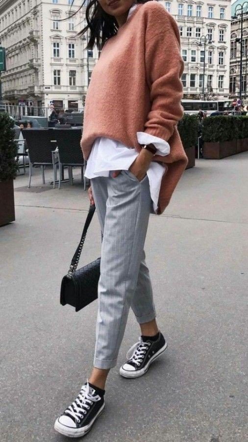 Як носити светр стильно і модно: зі спідницею, з джинсами, повним жінкам   фото