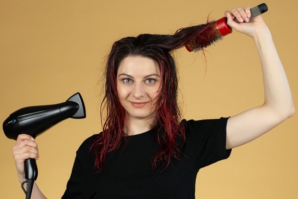 Як пофарбувати волосся тоніком в домашніх умовах самій собі: фото, відео