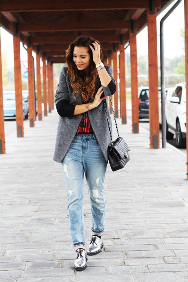 Яке взуття носити з джинсами жінкам: модні тенденції, фото стильних луків
