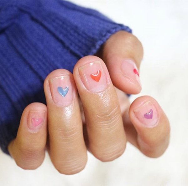 Річний мінімалізм на нігтях: ідеї красивого манікюру, стильний дизайн, фото