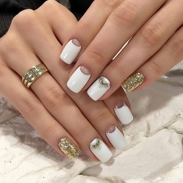 Манікюр білий з золотим: дизайн нігтів, фото стильних ідей