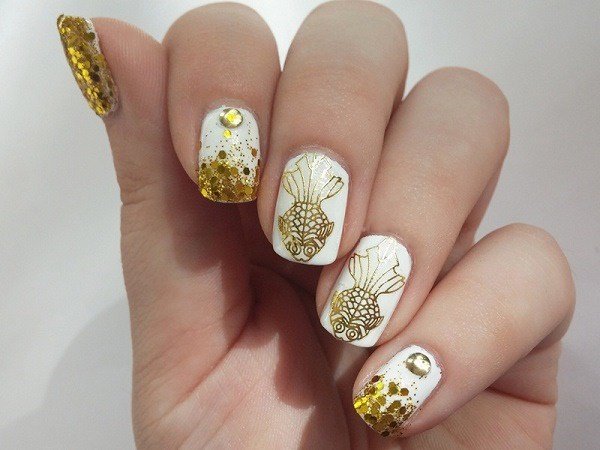 Манікюр білий з золотим: дизайн нігтів, фото стильних ідей