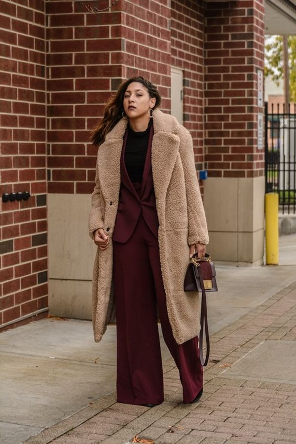 Плюшеве пальто 2020: модні кольори, моделі, з чим носити, фото