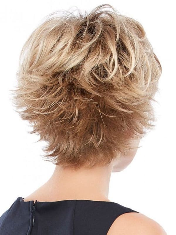 Стрижка Каприз на середні волосся із чубчиком: фото вид ззаду і спереду