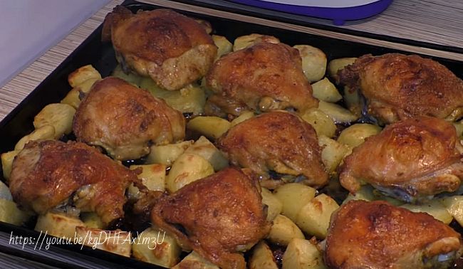 Курка з картоплею в духовці — найсмачніші рецепти запікання