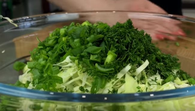 Салати зі свіжої капусти — дуже смачно і просто!