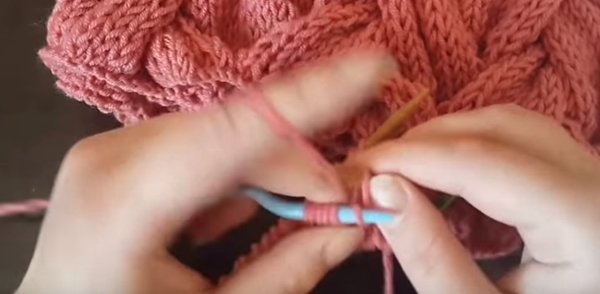 Як звязати шарф хомут круговими спицями: схеми, фото, відео