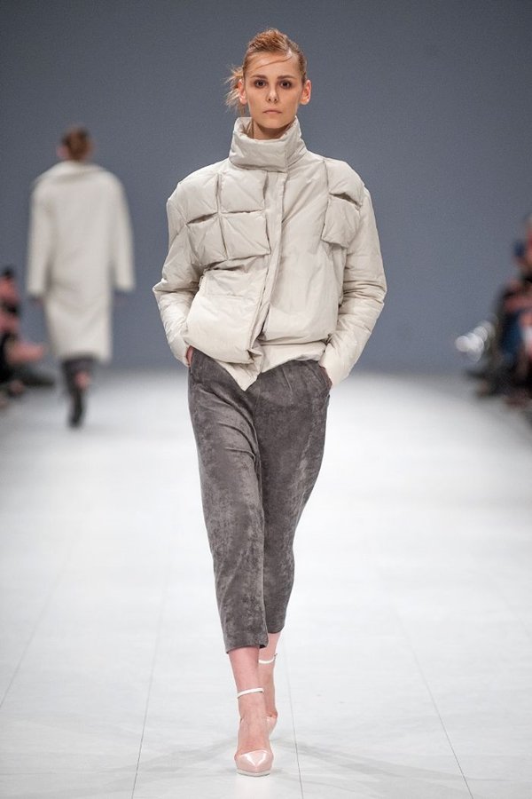 Коротка дута куртка: з чим носити, як поєднувати, фото стильних образів