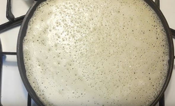 Млинці на молоці — тонкі з дірочками