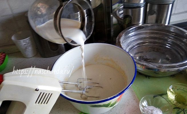 Млинці на молоці — тонкі з дірочками