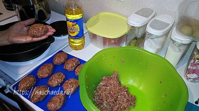 Котлети з яловичого фаршу на сковороді – рецепт соковитих котлет