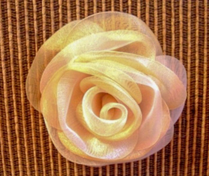 Докладні майстер класи зі створення троянд з тканини