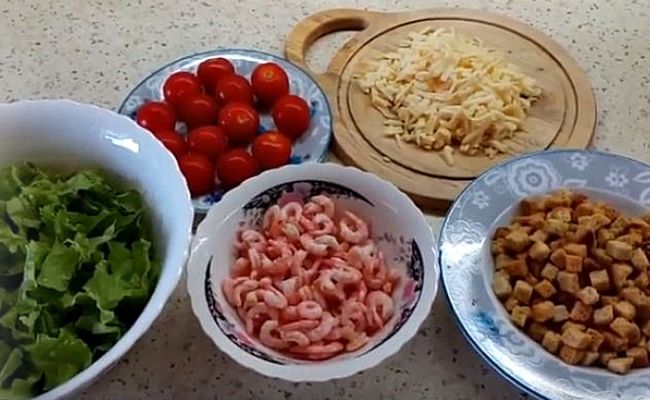 Салат Цезар з креветками — дуже смачні рецепти в домашніх умовах