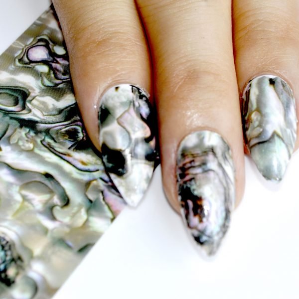 Сріблястий дизайн нігтів 2020: модні тренди в манікюрі, фото