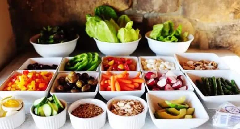 Прості і смачні салати на Новий 2022 рік   15 рецептів з фото   пальчики оближеш