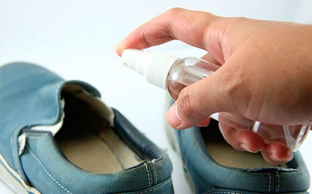 Як позбутися неприємного запаху взуття